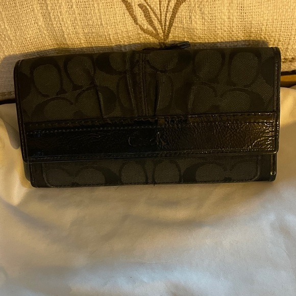 Coach Black Wallet with Signature Pattern and Patent Leather - Picture 1 of 5